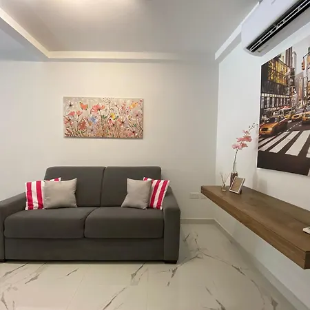 R1 Cosy Double In Flat Проживание в семье