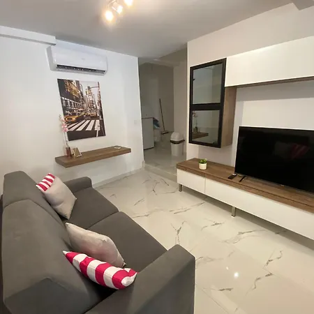 R1 Cosy Double In Flat Проживание в семье Мсида