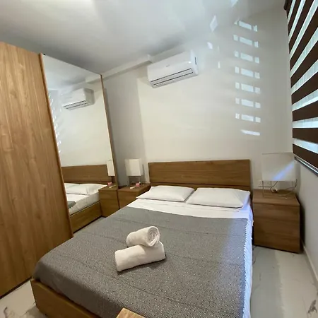 R1 Cosy Double In Flat Проживание в семье Мсида