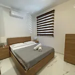 R1 Cosy Double In Flat Homestay