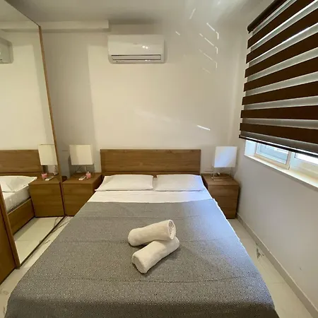 R1 Cosy Double In Flat Gazde/Camere de închiriat Msida
