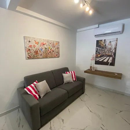 Gazde/Camere de închiriat R1 Cosy Double In Flat Msida