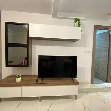 R1 Cosy Double In Flat Msida